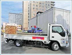Машина с гидробортом (гидролифтом) для перевозки грузов весом до 2,5 тонн.