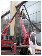 Демонтаж стеклопакета на высоте 12 метров присоской, манипулятором и автовышки высотой 22 метра.