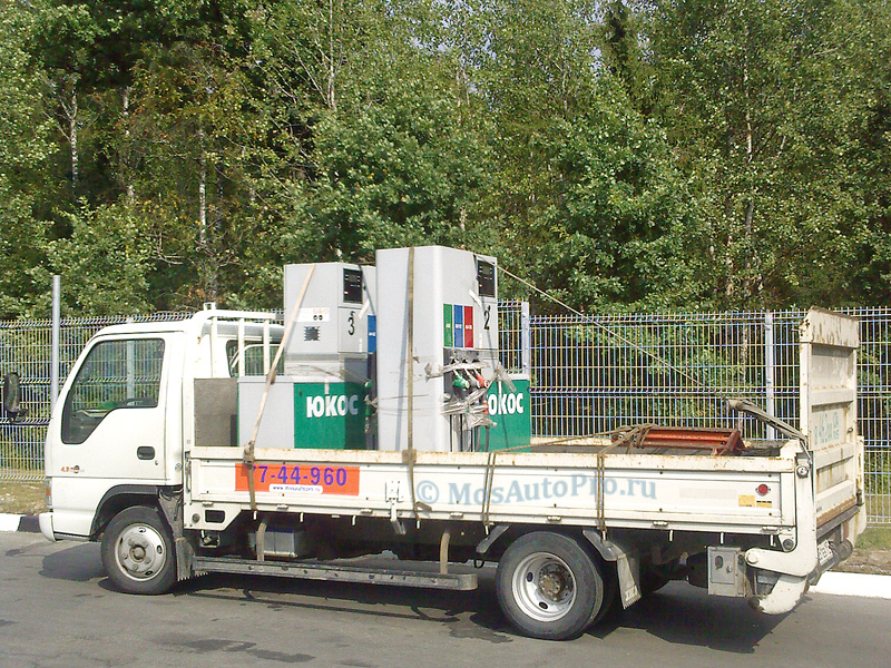 Перевозка раздаточных колонок авто заправочных станций Юкос минигрузовиком с гидробортом из Москвы в Смоленск.