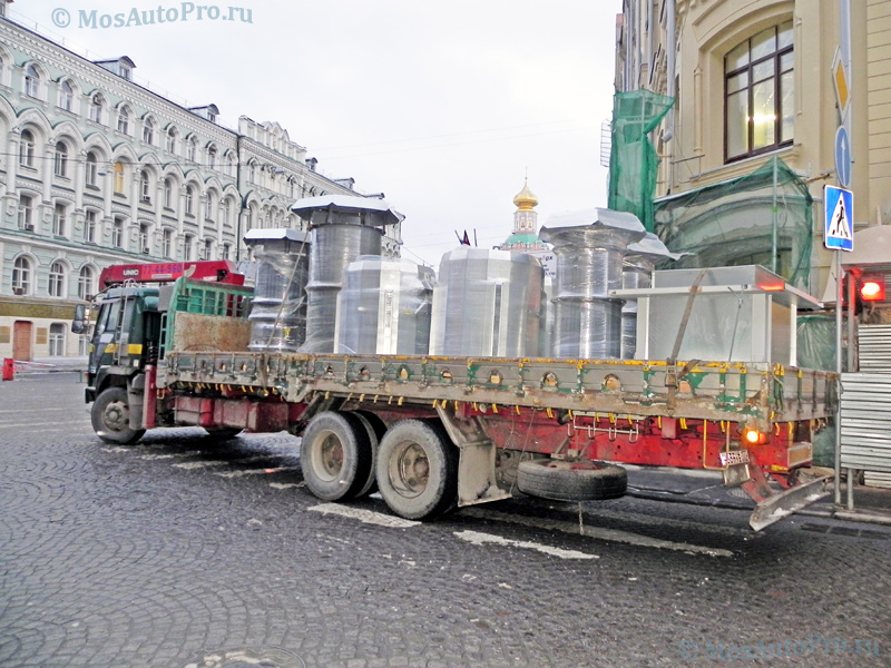 Перевозка оборудования вентиляции воздуха машиной с краном манипулятором для Федерального Казначейства на улице Ильинка.