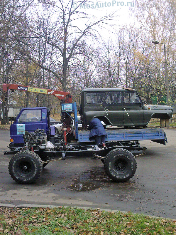 Перевозка кузова автомобиля УАЗ манипулятором на территории НАМИ улица Автомоторная 2.