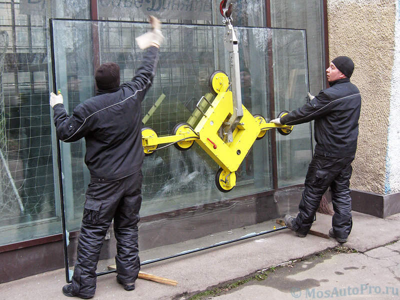 Вакуумная крановая присоска для монтажа и демонтажа больших стеклопакетов весом до 600 кг.