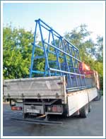 Пирамида с деревянным настилом для перевозки грузов до 5 тонн на платформе манипулятора.