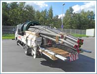 Перевозка топлипроводов ПВХ для заправочных станций на платформе небольшого грузовика с гидробортом.